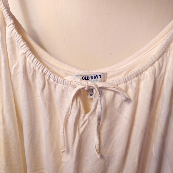 NWT-Keyhole Tank with Shelf Bra - Picture 3 of 6